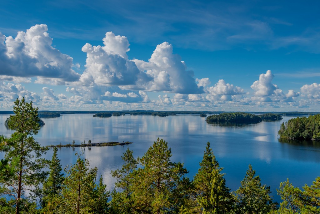 Linnansaaren kansallispuiston maisemat.