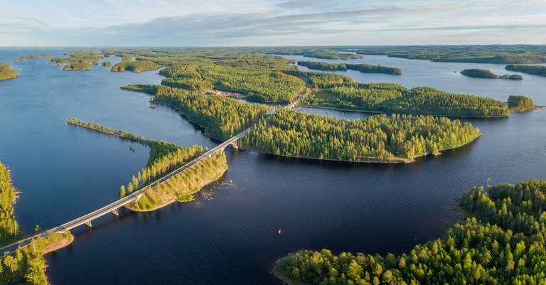 Condé Nast Traveler: 31 Most Beautiful Lakes in the World