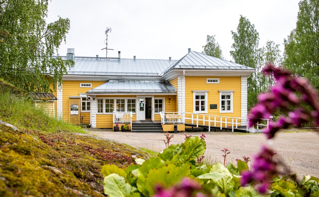 SahanlahtiResort_ValokuvaajaJonneVaahtera-45 Sahanlahden päärakennus.