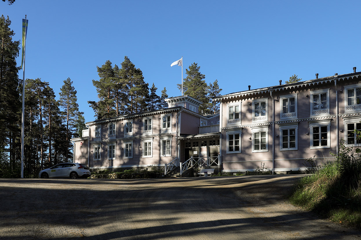 24.5.2018. Punkaharju. Hotelli Punkaharju Hotelli Punkaharjun piha.