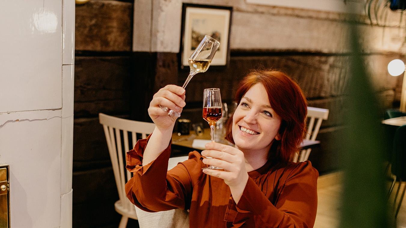 TeaHouse of Wehmaisin teesommelier Anna.